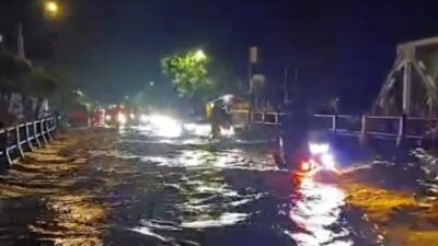 Jalur Pantura Pasuruan Dilanda Banjir 50 Cm, Lalin Dialihkan Setelah Sungai Meluap