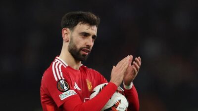 **”Drama Bruno Fernandes: ‘Bosan’ Jadi Pemain Terbaik MU, Sentil 3 Nama dalam Konflik Tim”**