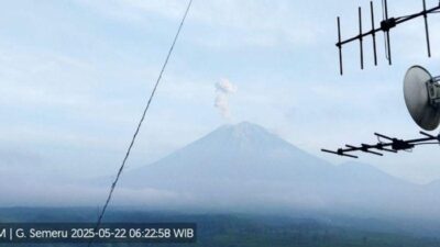 Gunung Semeru Erupsi Lagi, Tinggi Letusan 700 Meter Pagi Ini – Update 2