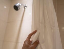 **Mana yang Lebih Baik, Mandi Malam atau Pagi? Ahli Mikrobiologi Bocorkan Jawabannya!**