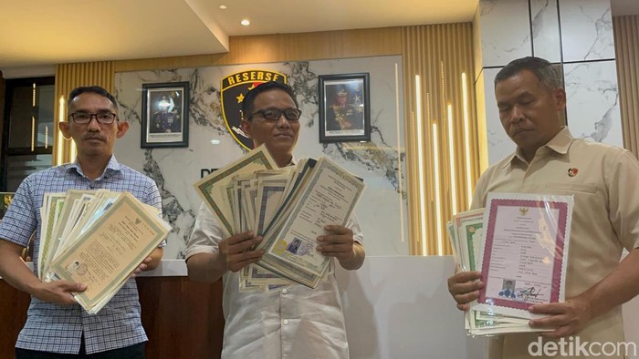 Ijazah Ditahan Jan Hwa Diana, Lulusan SMA-SMK Protes!