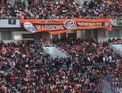 “Persija Vs Malut United Terhenti, Jakmania Flare Menyebabkan Ketegangan di Stadion”
