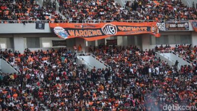 “Persija Vs Malut United Terhenti, Jakmania Flare Menyebabkan Ketegangan di Stadion”