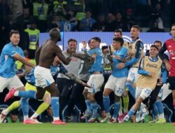 Cagliari Tumbang di Tangan Napoli, Partenopei Klaim Trofi!