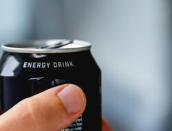 “Minum Energy Drink Saat ‘Push Rank’ Mabar: Kenali Risiko yang Mungkin Jadi Musuh Berat!”
