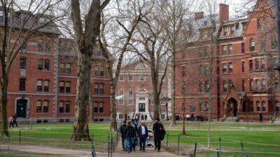 Larangan Trump Guncang Harvard, Mahasiswa Asing Berdesak