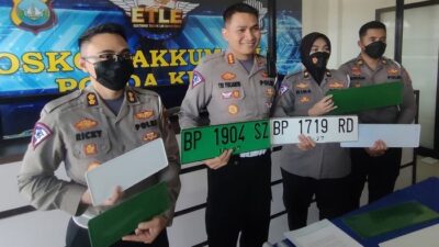 “Mobil dengan Pelat Nomor Hijau: Tanda-tanda yang Tidak Boleh Diabaikan”
