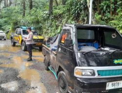 4 Orang Terluka dalam Kecelakaan Pikap Masuk Jurang di Bogor: Tragedi yang Menggetarkan Hati!
