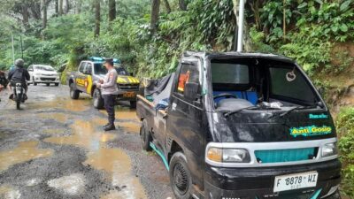 4 Orang Terluka dalam Kecelakaan Pikap Masuk Jurang di Bogor: Tragedi yang Menggetarkan Hati!
