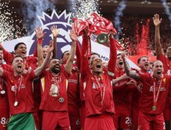 “Liverpool, Setelah 35 Tahun Kehidupan, Angkat Trofi Liga Inggris di Depan Fans yang Menyemarakkan”