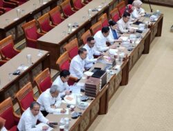 Menbud Fadli Zon Tegaskan yang Ditulis Ulang Bukan Sejarah Resmi – Update 2