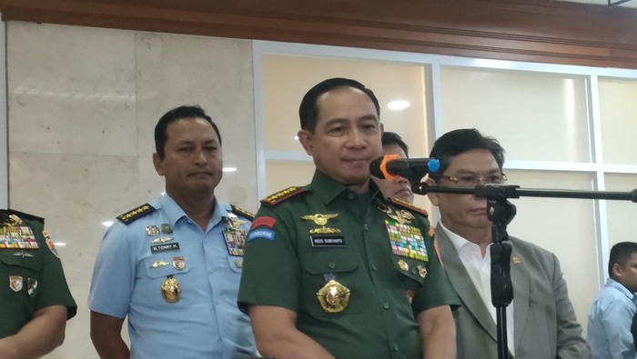 TNI Lindungi Kejaksaan, Panglima Pastikan Sesuai UU—Apa Implikasinya untuk Kedepan?