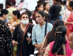 COVID-19 di India ‘Ngegas’, Pakai Masker atau Kecelakaan!
