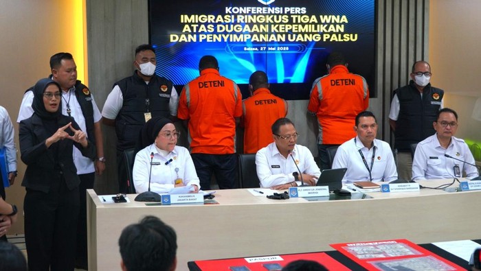 Uang Palsu di Apartemen Jakbar, 3 WNA Terlibat dalam Skema Mengejutkan!