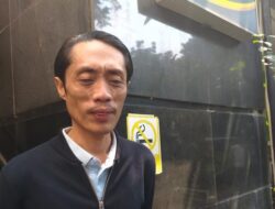 “Jokowi, Ijazah Palsu Diperiksa Lagi! Kader PSI Bawa Buktinya di Dalam Flashdisk”