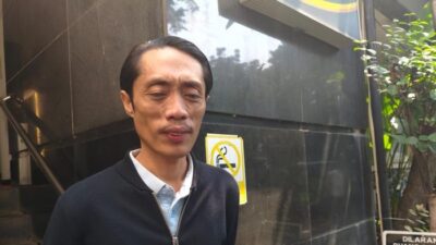 “Jokowi, Ijazah Palsu Diperiksa Lagi! Kader PSI Bawa Buktinya di Dalam Flashdisk”