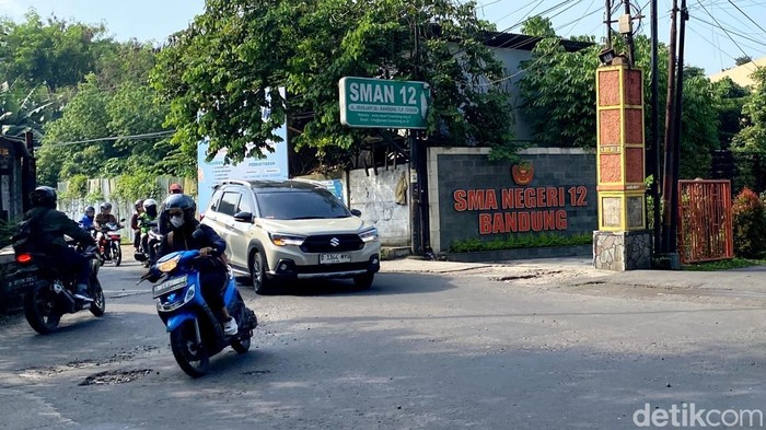 Tindakan Pemasang CCTV di Toilet Siswi SMAN 12 Bandung: Fenomena yang Tak Terduga
