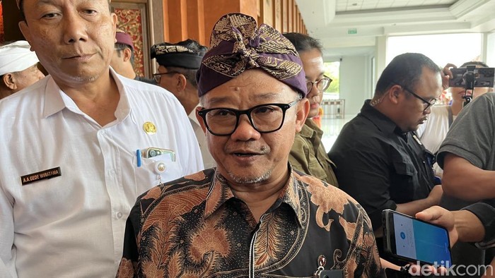 Mendikdasmen Selidiki Perintah MK: SD-SMP Swasta Gratis, Tapi Apa Dampaknya?