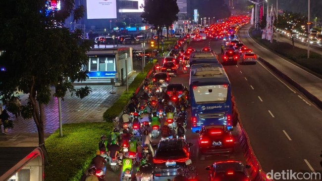 4 Cerita Mereka yang Terjebak Macet Parah Jakarta 28 Mei 2025 - Update 2