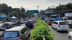 Kendaraan Arah Puncak Mengular 2,5 Km Saat Long Weekend, One Way Diberlakukan – Update 2