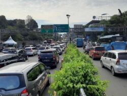 Kendaraan Arah Puncak Mengular 2,5 Km Saat Long Weekend, One Way Diberlakukan – Update 2