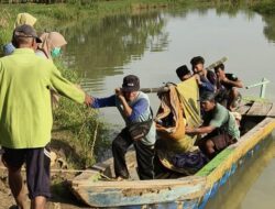Perjuangan Mati-Menghidupkan: Wanita Pandeglang Ditandu-Naik Perahu saat Melahirkan
