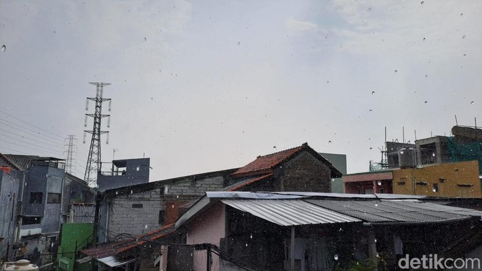 Hujan Turun di Jakut saat Langit Cerah: BMKG Terkejut, Ini Penjelasannya!