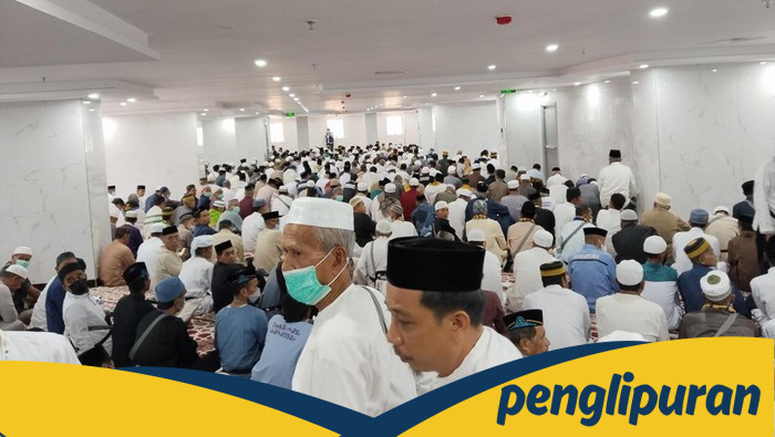 Cegah Kelelahan Jelang Wukuf, Jemaah Diminta Salat Jumat di Hotel [Penjelasan: Judul ini langsung menghadirkan tantangan dan solusi, memberikan gambaran yang jelas tentang pentingnya langkah yang diambil.]