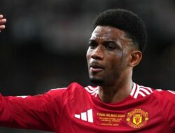 Amad Diallo: Jari Tengah ke Fans MU, Tidak Ada Maaf yang Terlambat