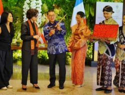 Fadli Zon Kenalkan Koleksi Budaya Abad ke-8 Lewat Pameran Borobudur – Alternatif 1