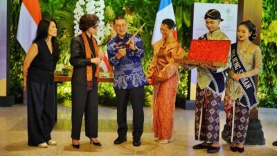 Fadli Zon Kenalkan Koleksi Budaya Abad ke-8 Lewat Pameran Borobudur – Alternatif 1