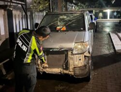 Kecelakaan Mengerikan! Sopir Tak Konsentrasi, Mobil Siaga Desa di Bogor Tabrak Ruko hingga Ringsek