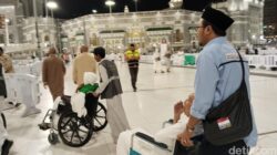 Saat Petugas Haji Jadi Penyambung Asa Jemaah Lansia di Tanah Suci – Update 1
