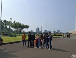 Cerita Santi dan Potret Pertamanya di Monas – Update 2