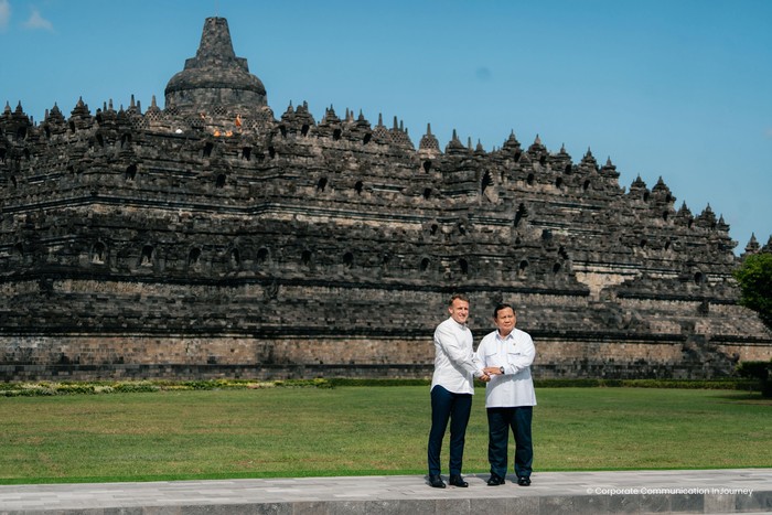 Macron dan Misteri Adikarya Spiritual di Borobudur