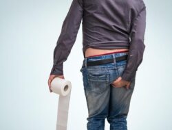 “Sensasi Tak Terduga saat Bercinta: Kenapa Kita Mau BAB?”