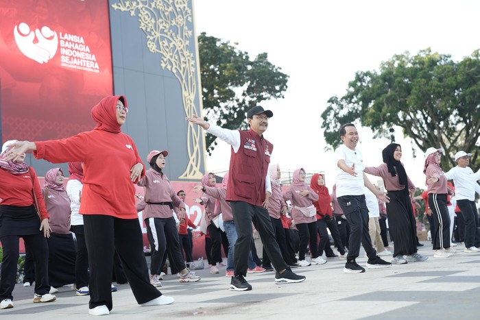 4.000 Lansia Jember Gelorakan Semangat di HLUN 2025 dengan Senam Massal!