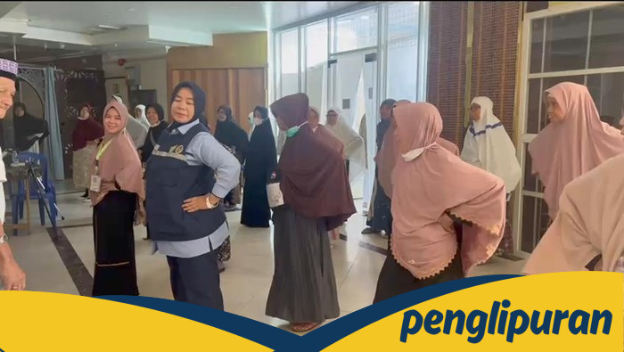 Melawan Batas Tubuh: Jemaah Haji Lansia yang Tetap Bersemangat Senam