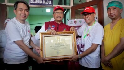 Kemensos Hadirkan Kebahagiaan bagi 1.300 Lansia dengan Operasi Katarak Gratis
