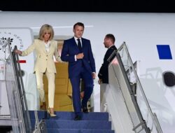 “Tur Asia Tenggara Macron: Dari Insiden Toyor di Vietnam Hingga Kemesraan di RI”