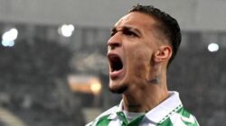 **Antony dan Betis: Cinta yang Mempesona dalam Perpisahan**