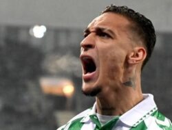 **Antony dan Betis: Cinta yang Mempesona dalam Perpisahan**