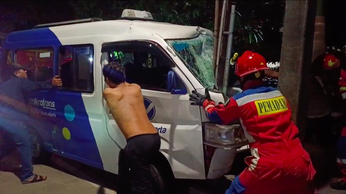 Sopir Angkot Jakut: Tragedi Tabrak Tiang Listrik yang Membuat Cita-Cita Pecah