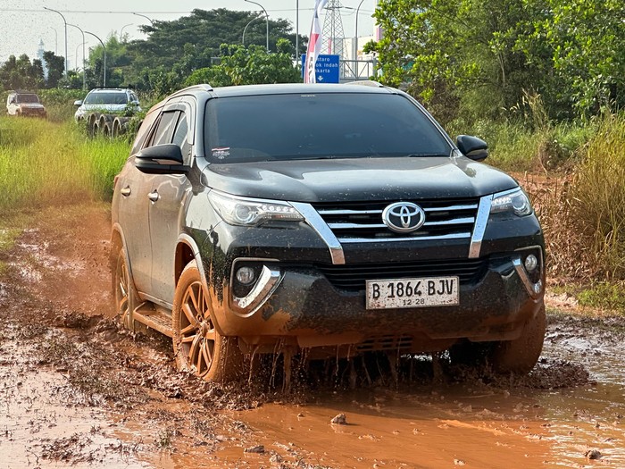 Komunitas Toyota Fortuner ID42NER Berulang Tahun Ke-18 dengan Petualangan Off-Road di BSD