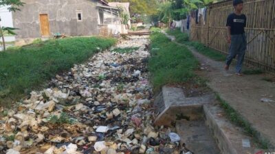 Jorok! Irigasi 1 Km di Serang Ternyata Jadi Tempat Sampah, Siapa yang Bertanggung Jawab?