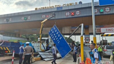5 Fakta Mengejutkan Tabrakan Beruntun Truk yang Hancurkan GT Ciawi seperti Kardus!