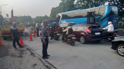 Macet di Pasar Rebo Jaktim: Lalin Terhenti Karena Proyek Perbaikan Jalan