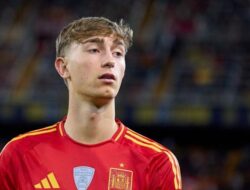 Menantang Tradisi, Huijsen Mimpi Gantikan Ramos di Puncak