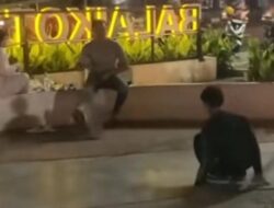 [Bocah Depok Ditendang Bapak-bapak saat Main Skateboard, Lapor Polisi! ]