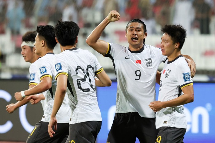 Serangan Balik dari China, Garuda! Indonesia Hadapi Tantangan Berat di Bola Internasional!